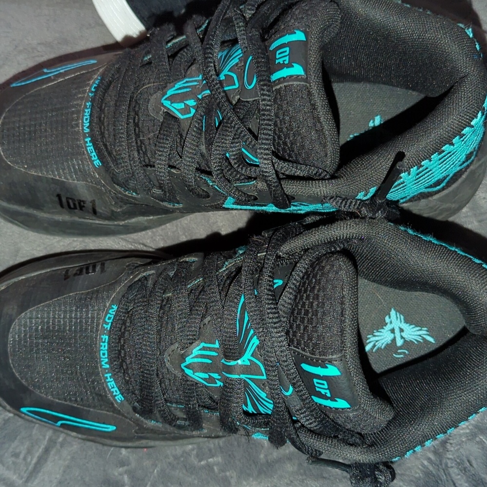 LaMelo ball shoes youth size 6